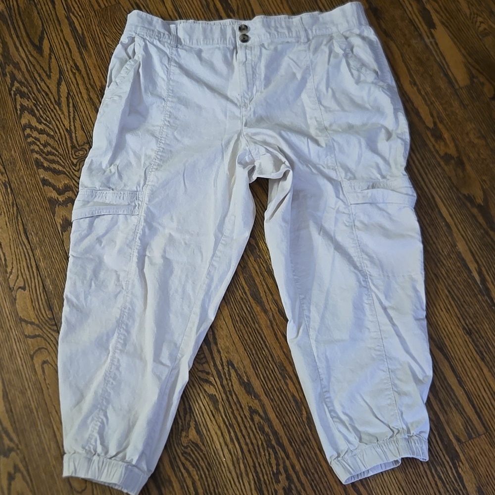 Women’s Cream Cargo Capris